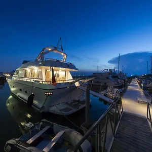  Botel Holidays Boat